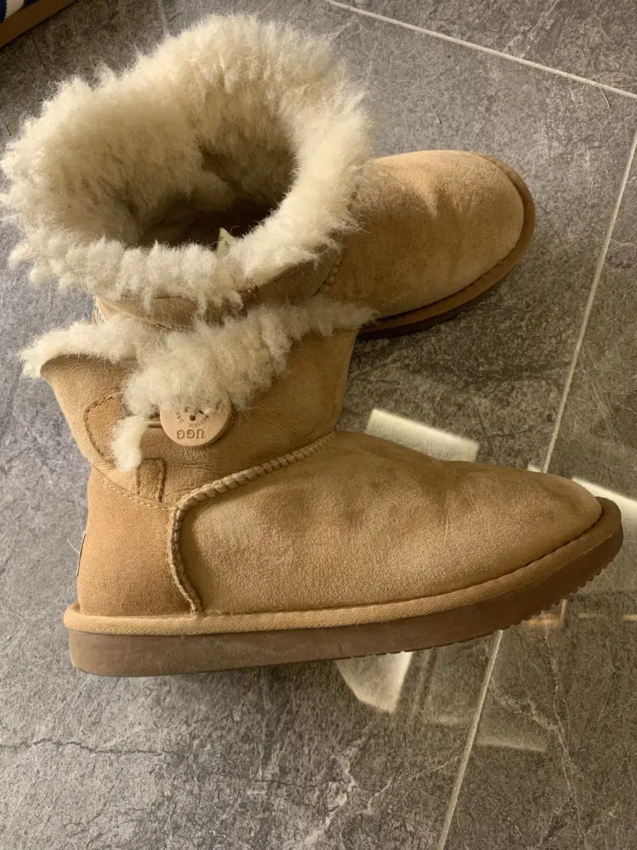 단추 어그부츠 230 ugg